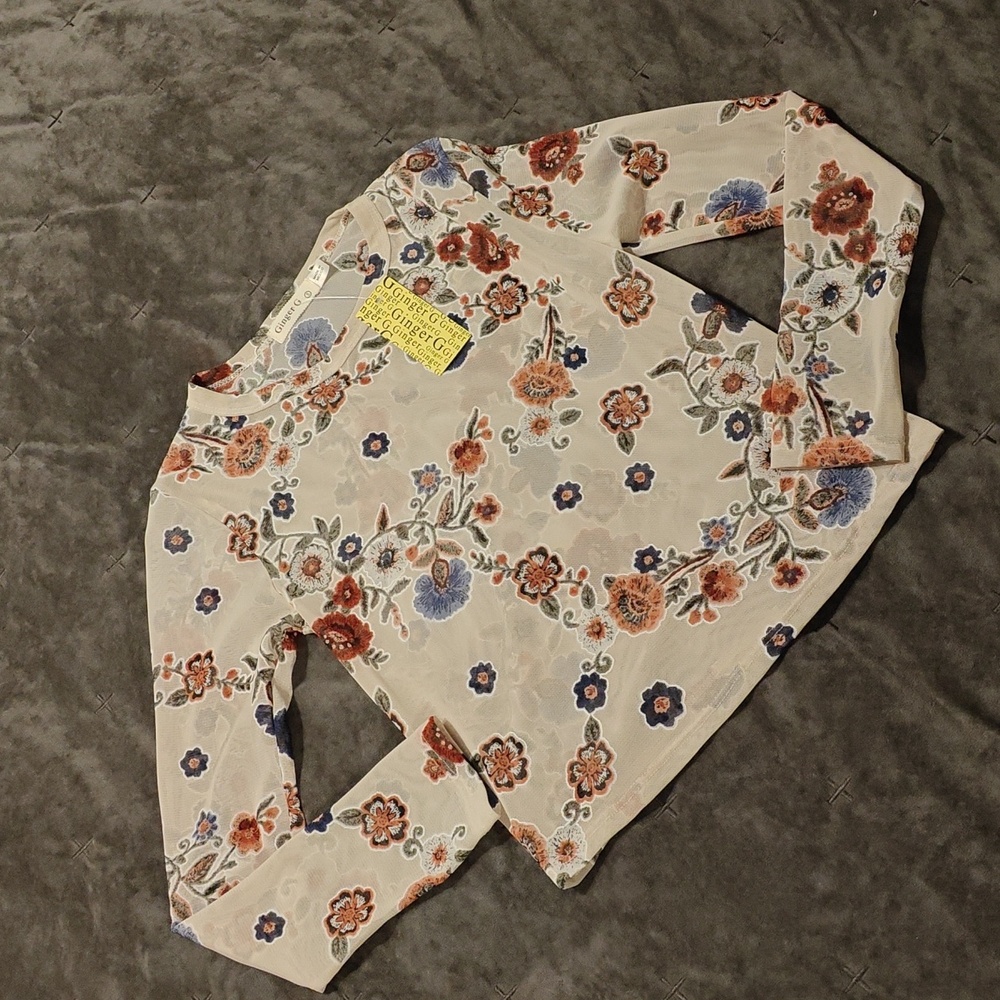 NWT Ginger G floral top